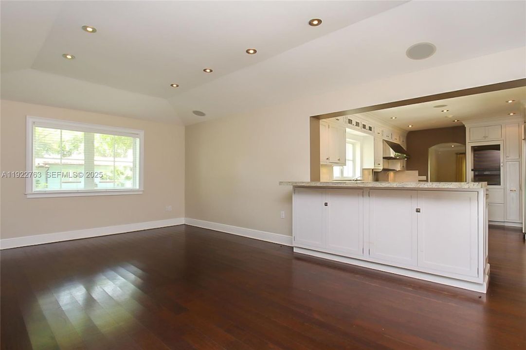 В аренду: $11,000 (4 спален, 2 ванн, 3492 Квадратных фут)