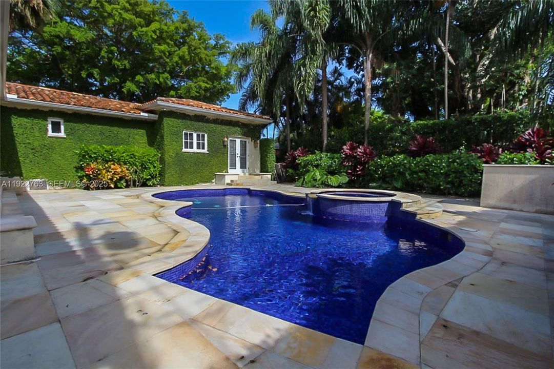 В аренду: $11,000 (4 спален, 2 ванн, 3492 Квадратных фут)