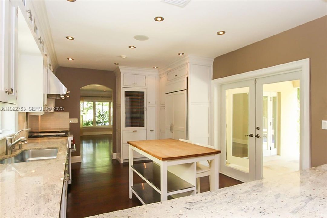 В аренду: $11,000 (4 спален, 2 ванн, 3492 Квадратных фут)