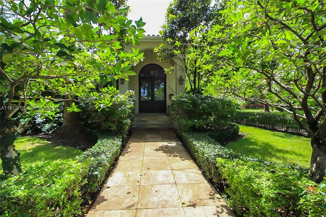 В аренду: $11,000 (4 спален, 2 ванн, 3492 Квадратных фут)