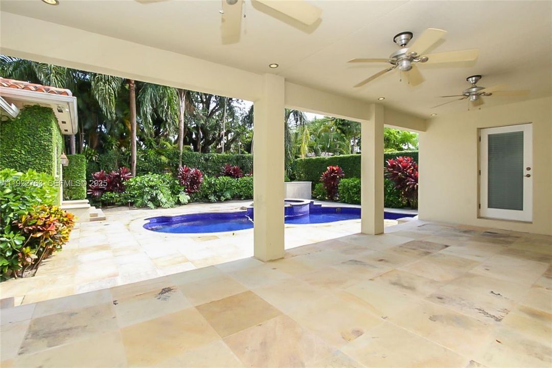 В аренду: $11,000 (4 спален, 2 ванн, 3492 Квадратных фут)