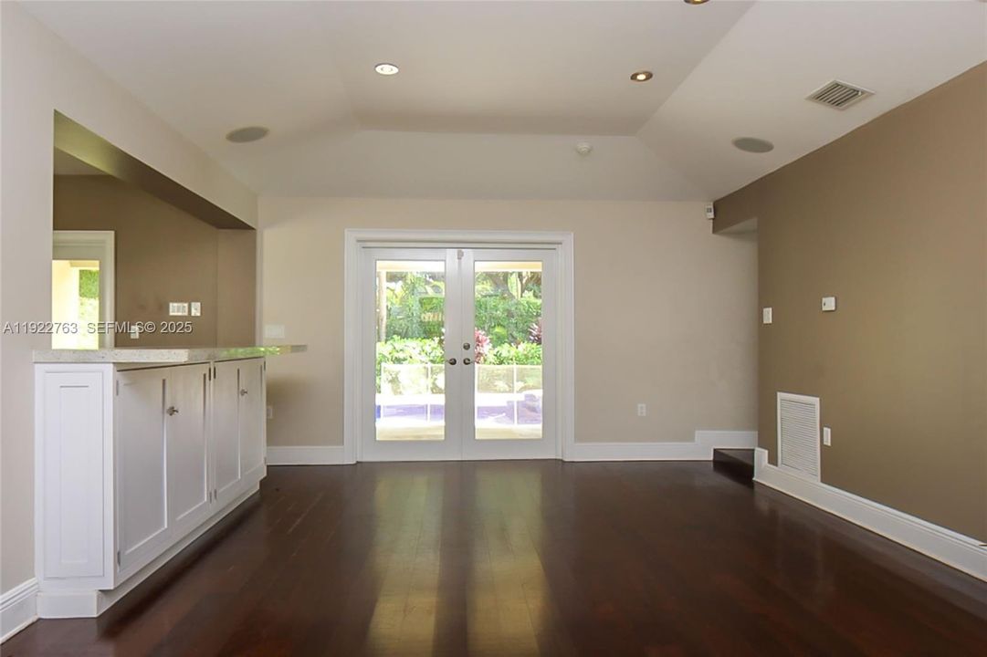 В аренду: $11,000 (4 спален, 2 ванн, 3492 Квадратных фут)