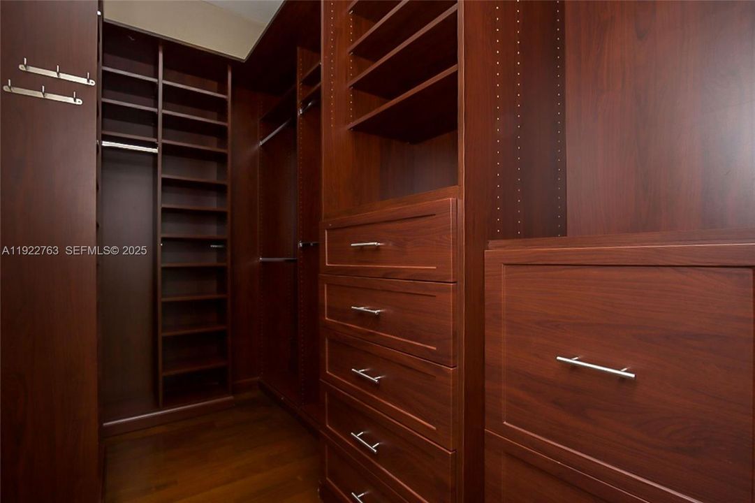 В аренду: $11,000 (4 спален, 2 ванн, 3492 Квадратных фут)