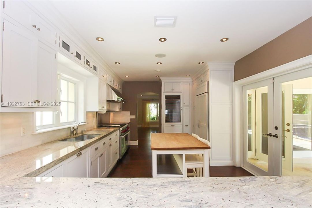 В аренду: $11,000 (4 спален, 2 ванн, 3492 Квадратных фут)