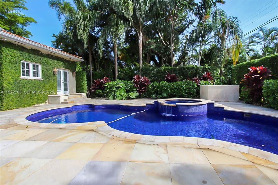 В аренду: $11,000 (4 спален, 2 ванн, 3492 Квадратных фут)