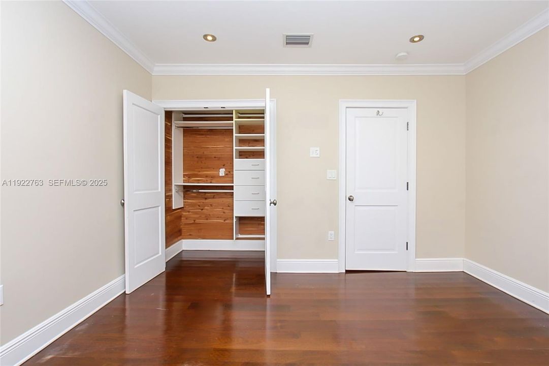 В аренду: $11,000 (4 спален, 2 ванн, 3492 Квадратных фут)