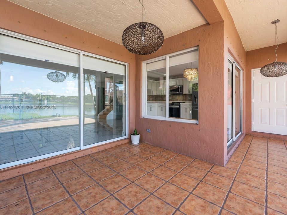 For Rent: $3,200 (3 beds, 2 baths, 1708 Square Feet)