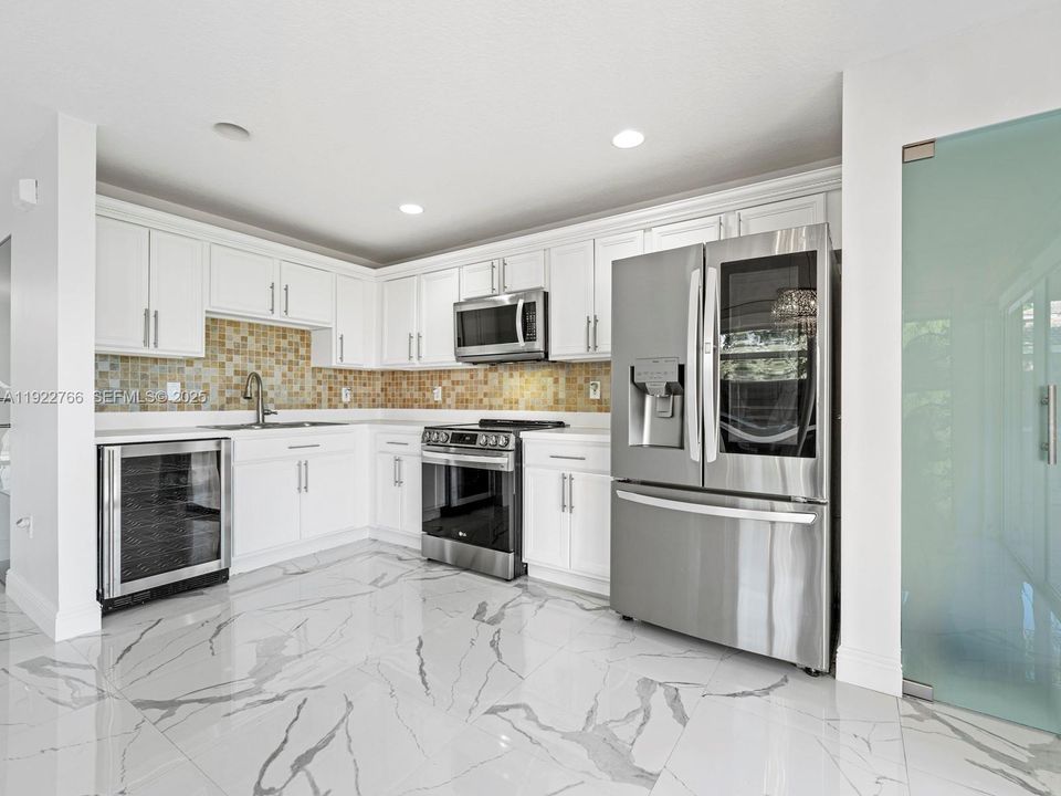 For Rent: $3,200 (3 beds, 2 baths, 1708 Square Feet)