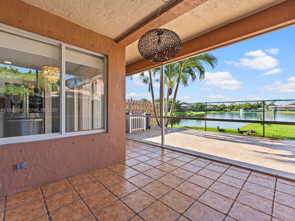 For Rent: $3,200 (3 beds, 2 baths, 1708 Square Feet)