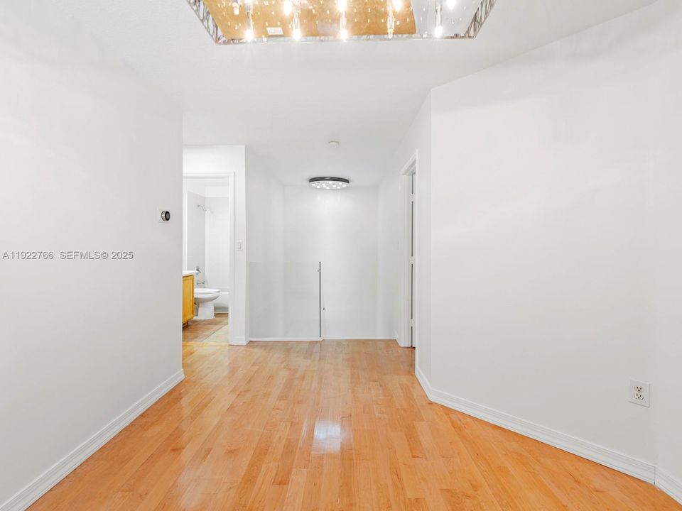 For Rent: $3,200 (3 beds, 2 baths, 1708 Square Feet)