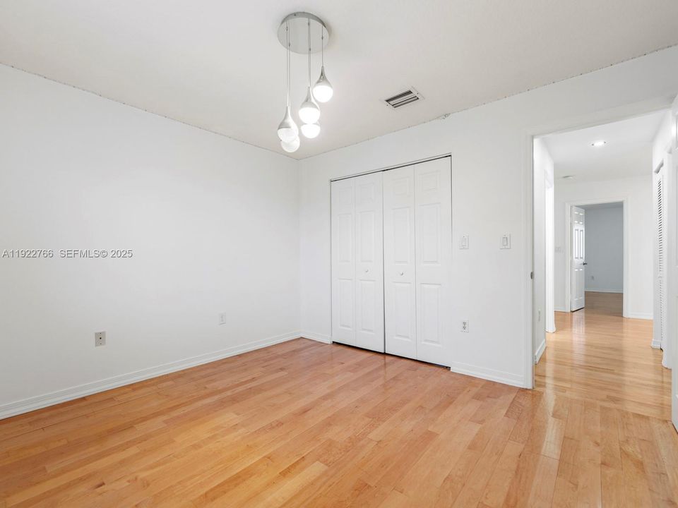 For Rent: $3,200 (3 beds, 2 baths, 1708 Square Feet)