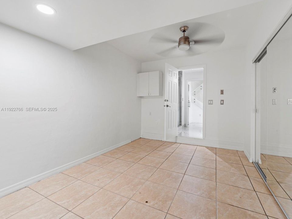 For Rent: $3,200 (3 beds, 2 baths, 1708 Square Feet)