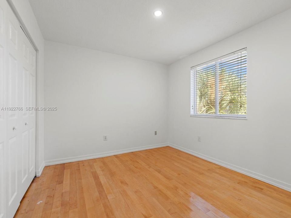 For Rent: $3,200 (3 beds, 2 baths, 1708 Square Feet)