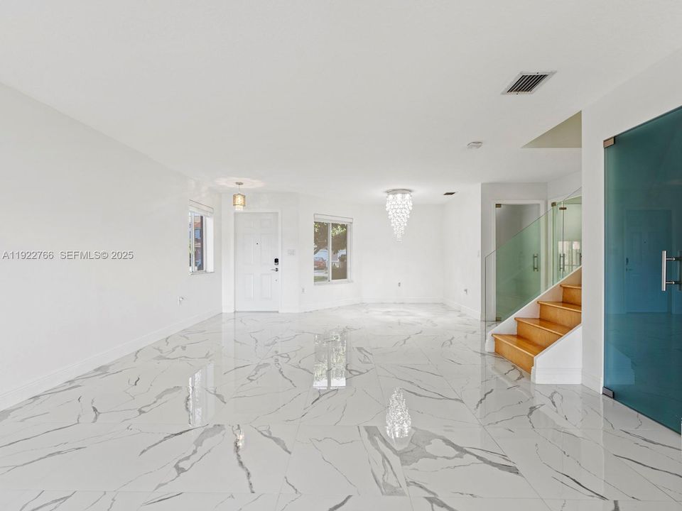 For Rent: $3,200 (3 beds, 2 baths, 1708 Square Feet)