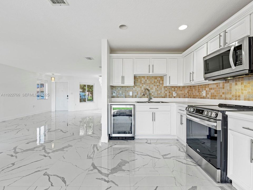 For Rent: $3,200 (3 beds, 2 baths, 1708 Square Feet)