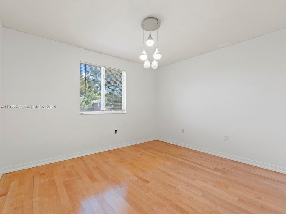 For Rent: $3,200 (3 beds, 2 baths, 1708 Square Feet)