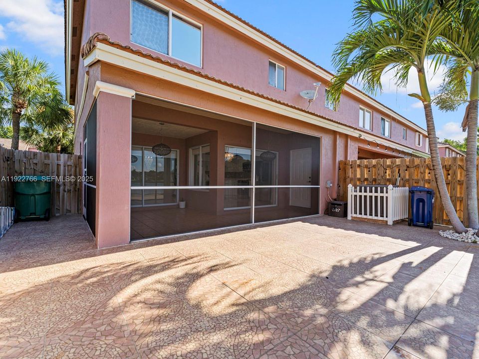 For Rent: $3,200 (3 beds, 2 baths, 1708 Square Feet)