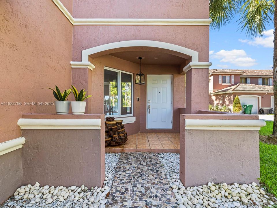 For Rent: $3,200 (3 beds, 2 baths, 1708 Square Feet)