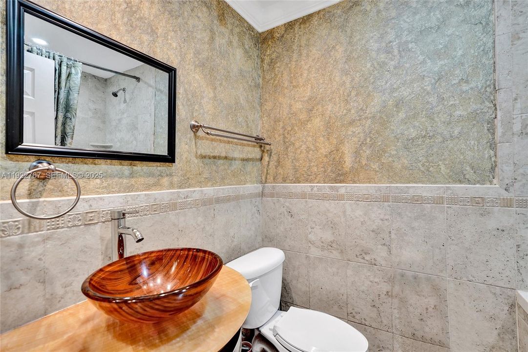 For Rent: $2,500 (2 beds, 2 baths, 1037 Square Feet)