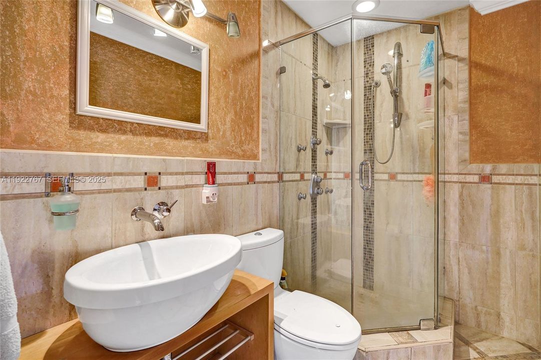 For Rent: $2,500 (2 beds, 2 baths, 1037 Square Feet)