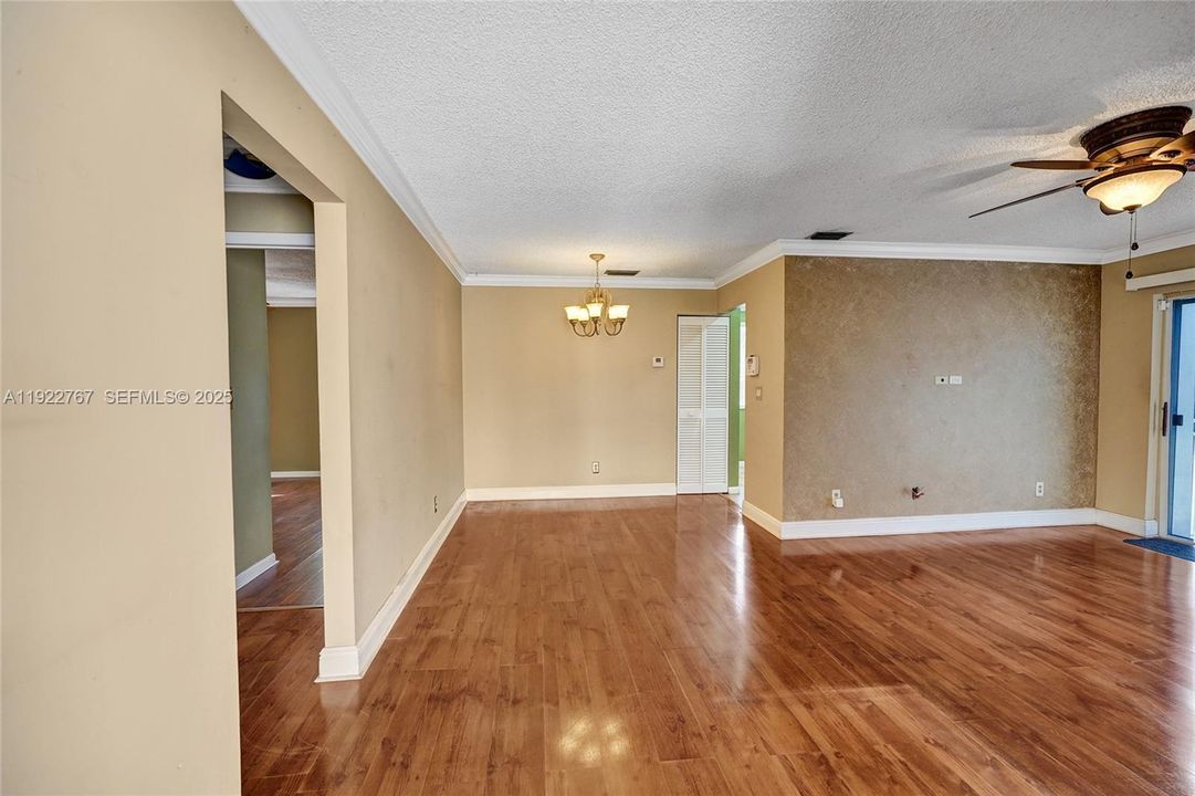 For Rent: $2,500 (2 beds, 2 baths, 1037 Square Feet)