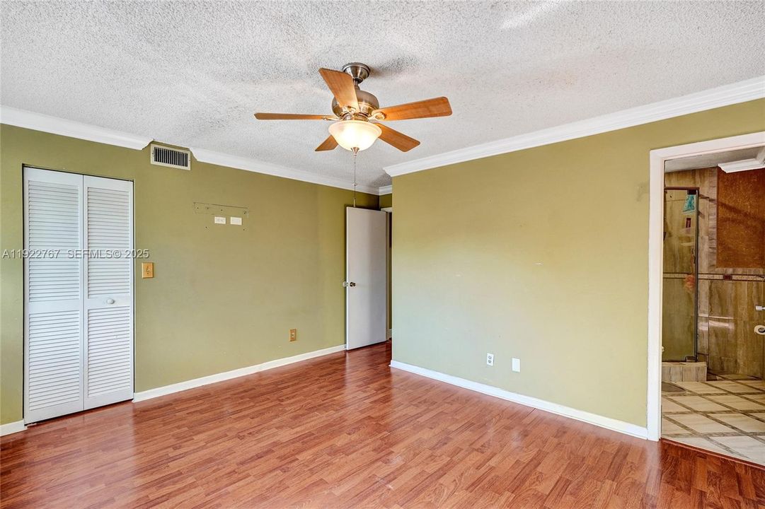 For Rent: $2,500 (2 beds, 2 baths, 1037 Square Feet)