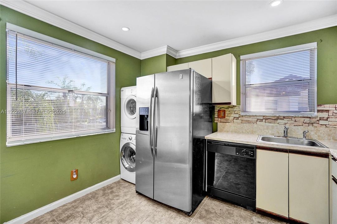 For Rent: $2,500 (2 beds, 2 baths, 1037 Square Feet)