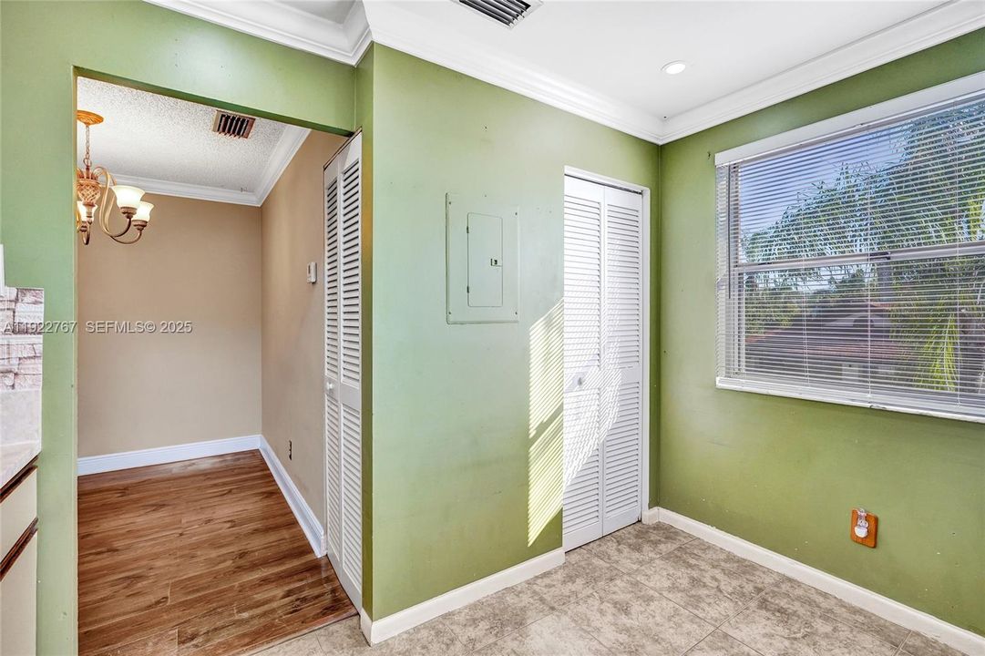 For Rent: $2,500 (2 beds, 2 baths, 1037 Square Feet)