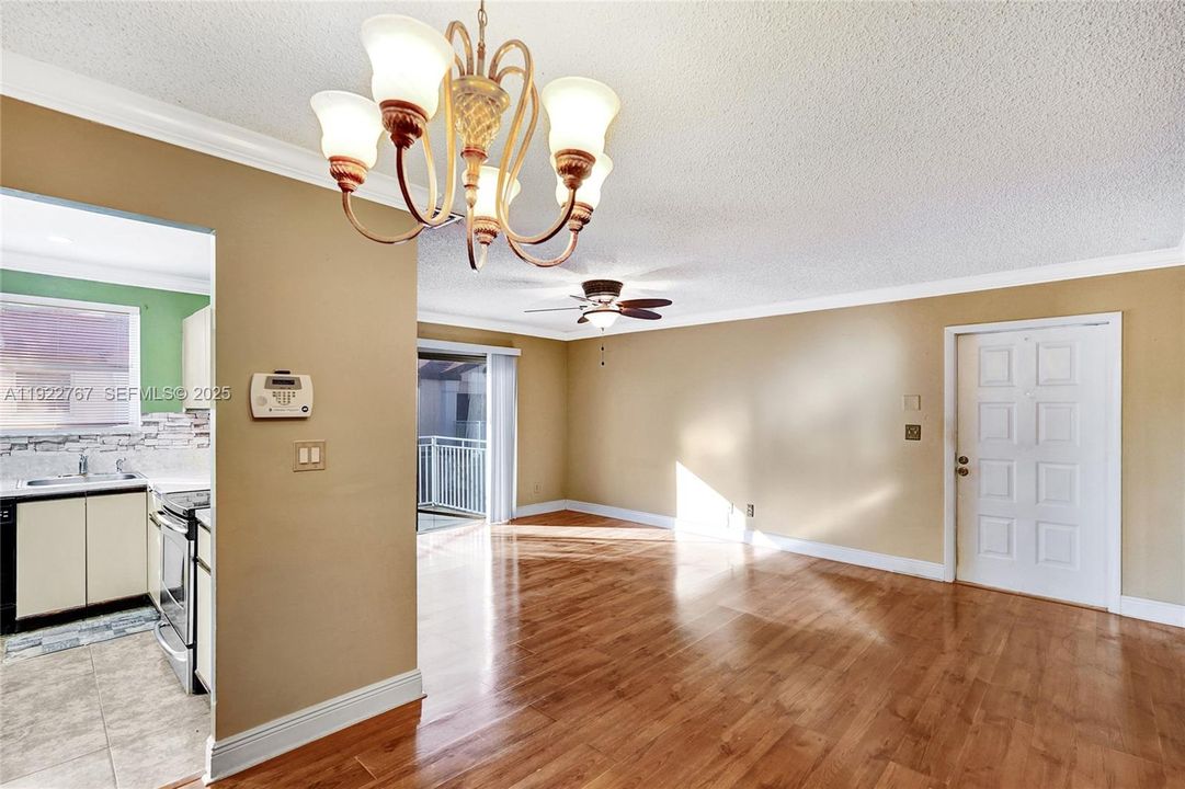 For Rent: $2,500 (2 beds, 2 baths, 1037 Square Feet)