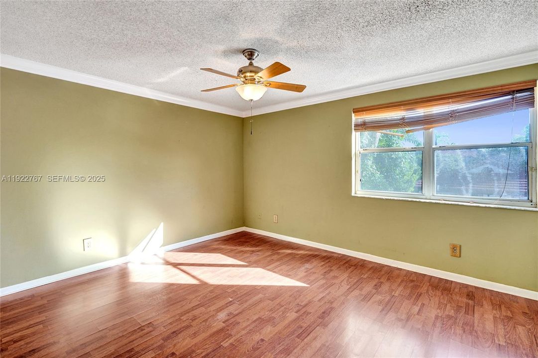 For Rent: $2,500 (2 beds, 2 baths, 1037 Square Feet)