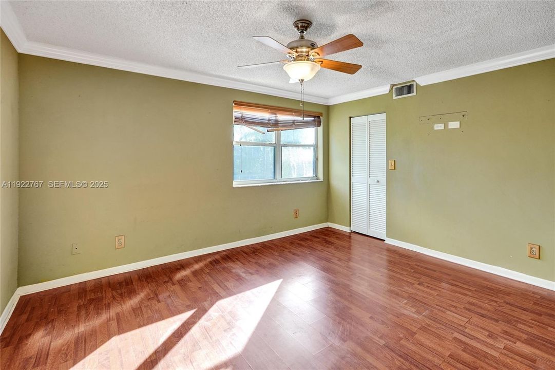 For Rent: $2,500 (2 beds, 2 baths, 1037 Square Feet)