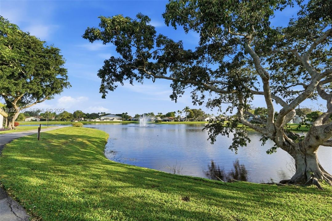 For Sale: $279,000 (2 beds, 2 baths, 1188 Square Feet)