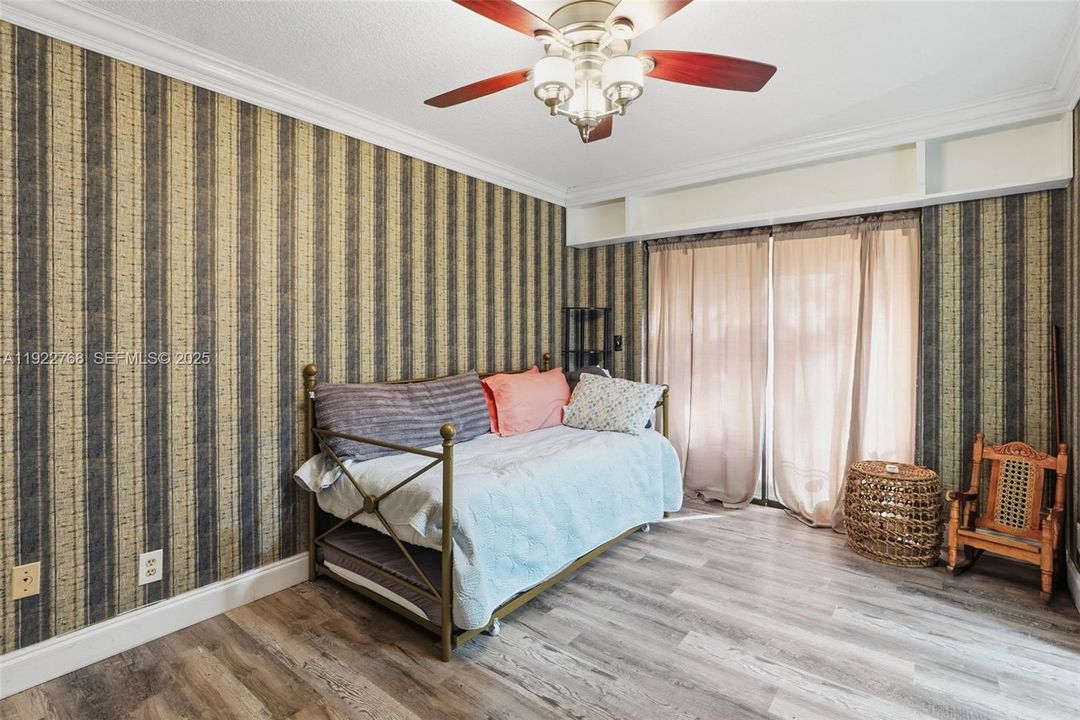 For Sale: $279,000 (2 beds, 2 baths, 1188 Square Feet)