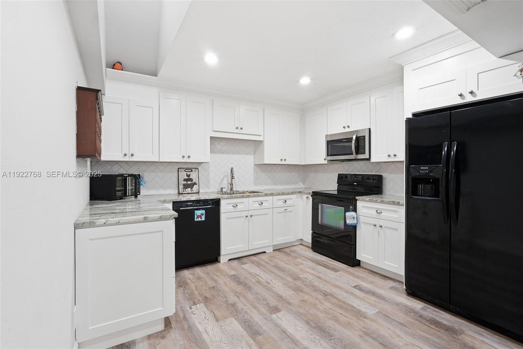For Sale: $279,000 (2 beds, 2 baths, 1188 Square Feet)