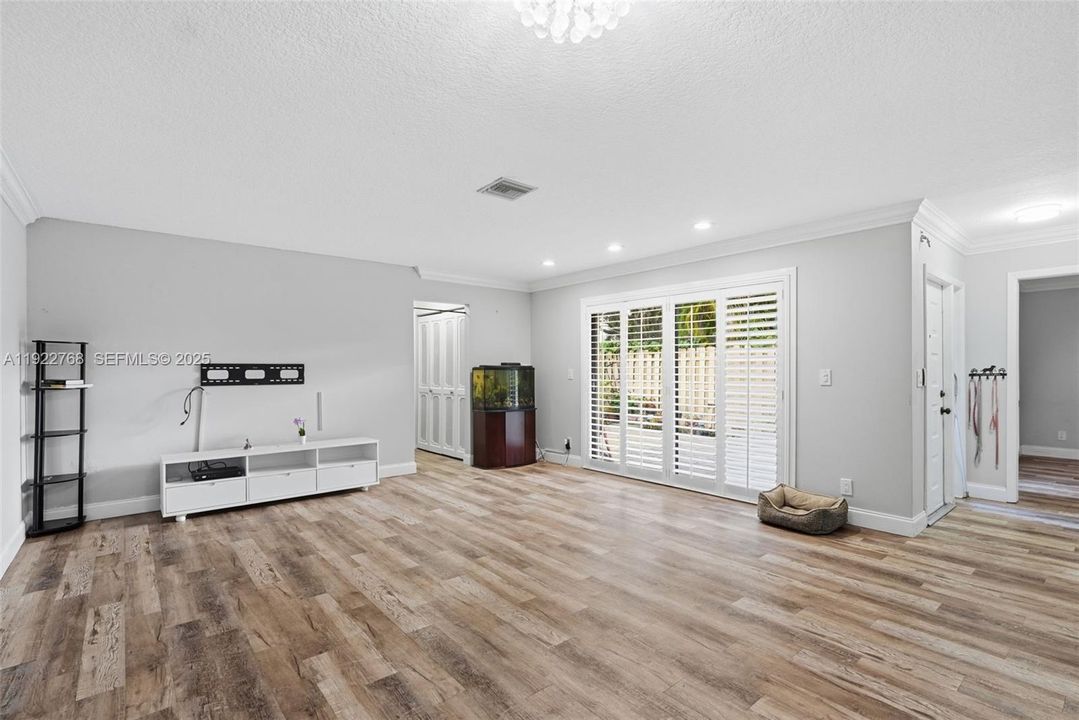 For Sale: $279,000 (2 beds, 2 baths, 1188 Square Feet)