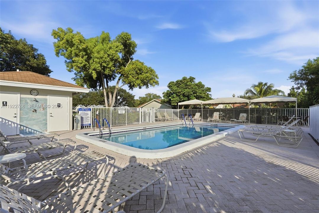 For Sale: $279,000 (2 beds, 2 baths, 1188 Square Feet)