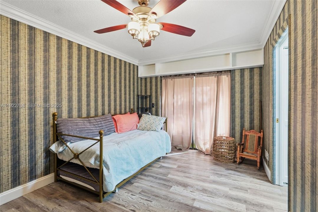 For Sale: $279,000 (2 beds, 2 baths, 1188 Square Feet)