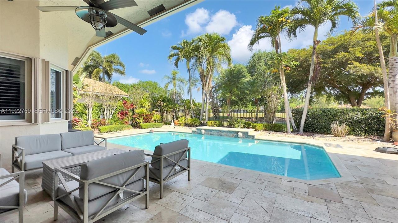 出租: $7,980 (5 贝兹, 3 浴室, 3378 平方英尺)