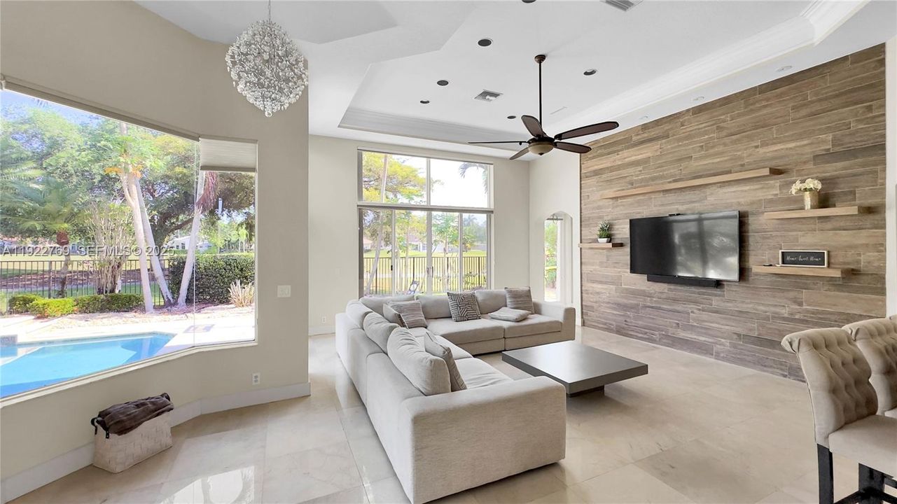 出租: $7,980 (5 贝兹, 3 浴室, 3378 平方英尺)