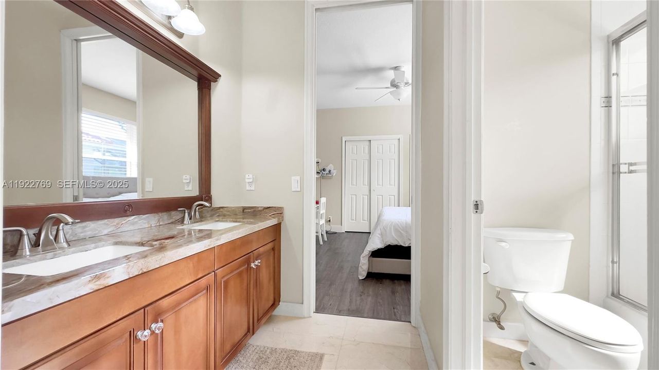 出租: $7,980 (5 贝兹, 3 浴室, 3378 平方英尺)