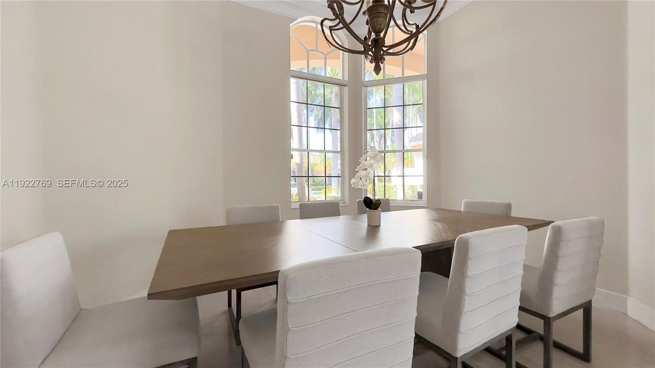 出租: $7,980 (5 贝兹, 3 浴室, 3378 平方英尺)