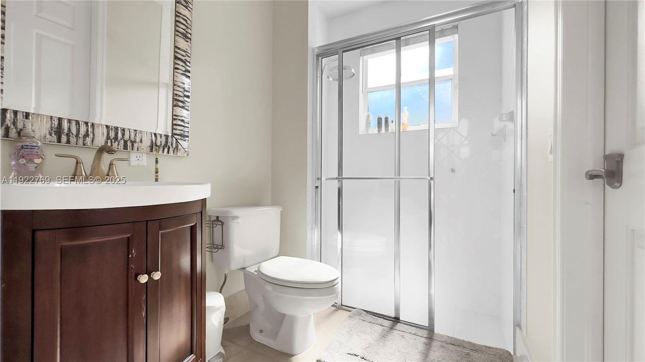 出租: $7,980 (5 贝兹, 3 浴室, 3378 平方英尺)