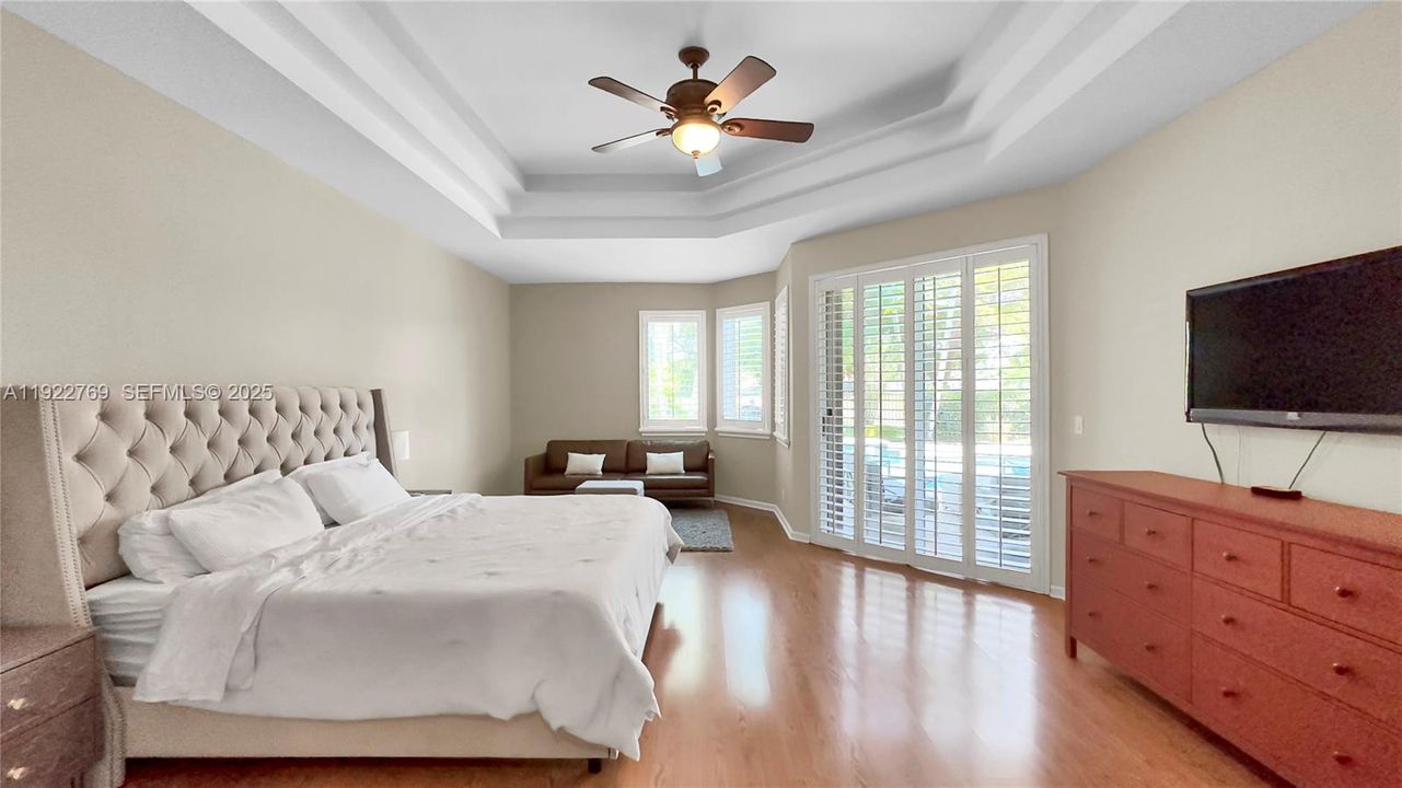 出租: $7,980 (5 贝兹, 3 浴室, 3378 平方英尺)