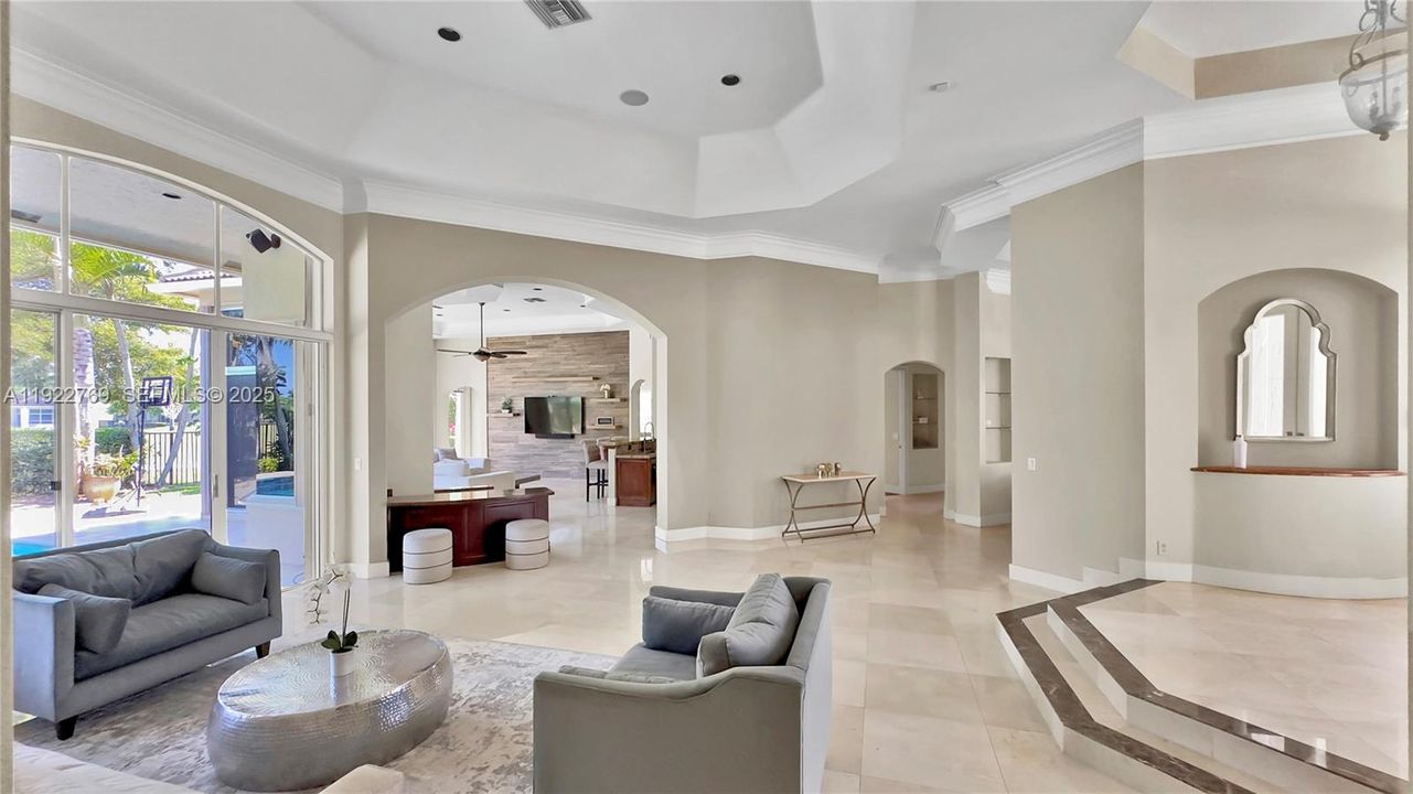 出租: $7,980 (5 贝兹, 3 浴室, 3378 平方英尺)