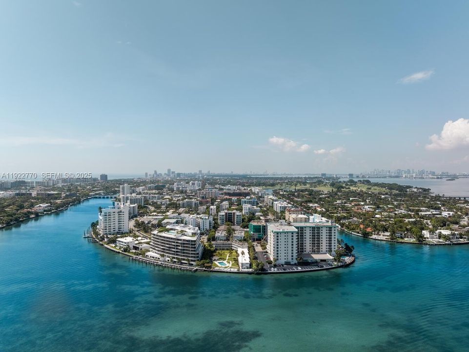 待售: $379,000 (1 贝兹, 1 浴室, 950 平方英尺)