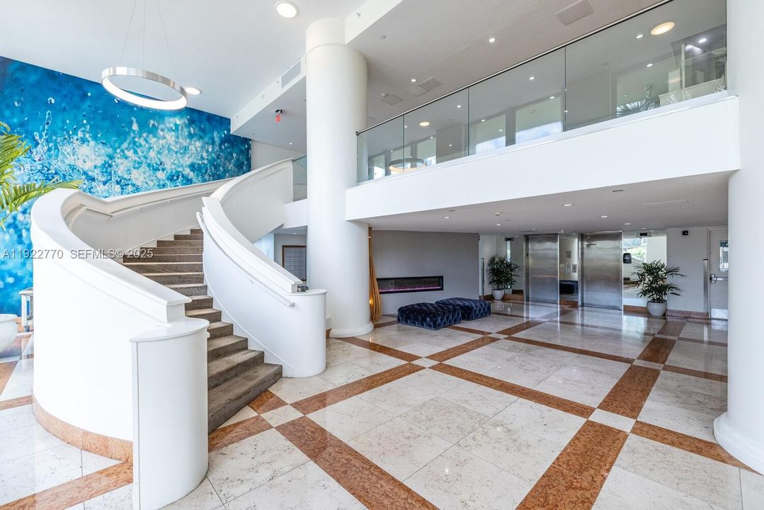 待售: $379,000 (1 贝兹, 1 浴室, 950 平方英尺)