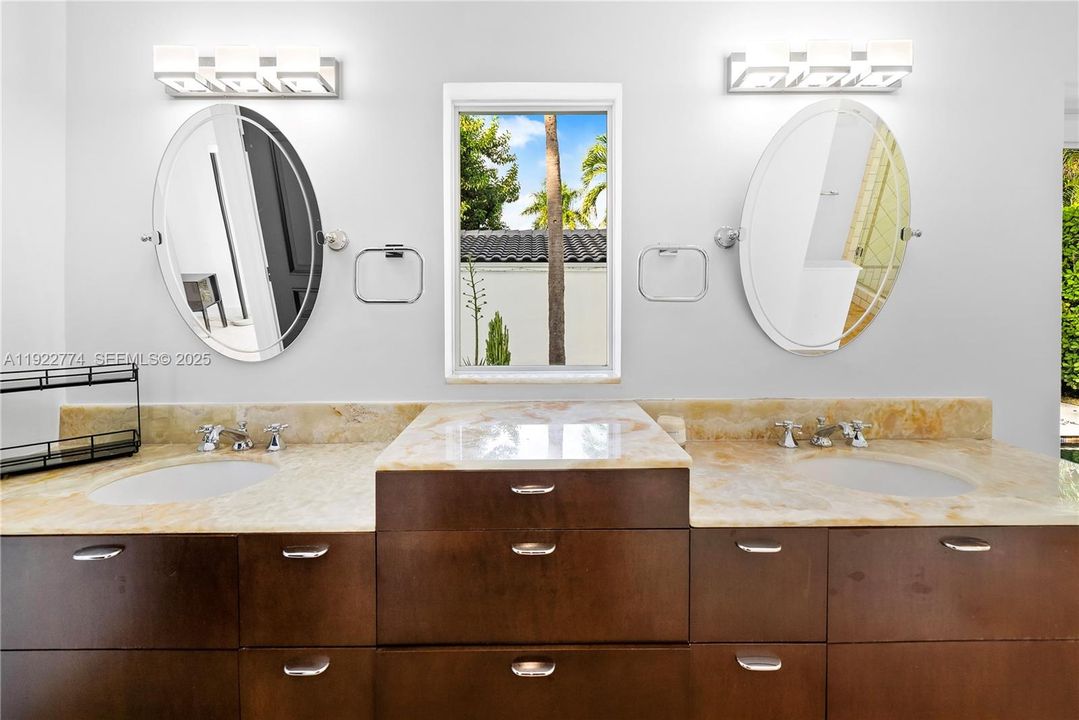 待售: $4,999,999 (5 贝兹, 5 浴室, 4286 平方英尺)