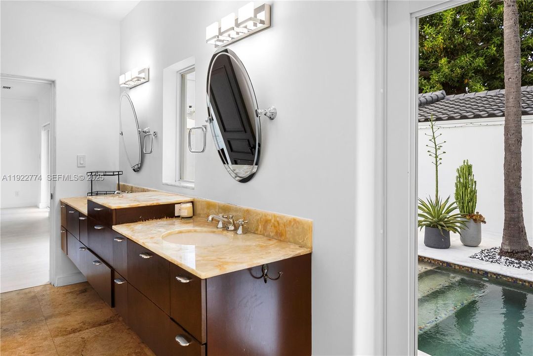 待售: $4,999,999 (5 贝兹, 5 浴室, 4286 平方英尺)