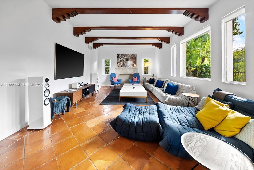 待售: $4,999,999 (5 贝兹, 5 浴室, 4286 平方英尺)