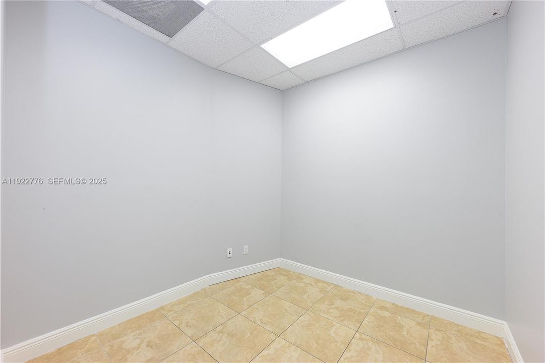 В аренду: $33 (0 спален, 0 ванн, 0 Квадратных фут)